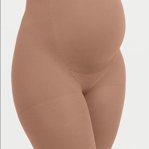 Brand new Adult Spanx Mama maternity shorts size c